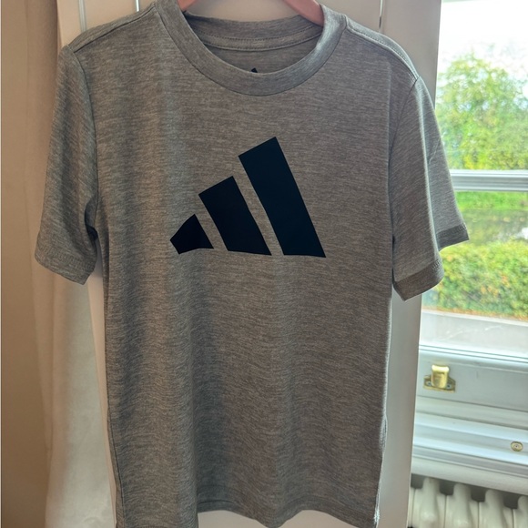 Adidas NWOT Kids Heather Gray Tee - Picture 1 of 3